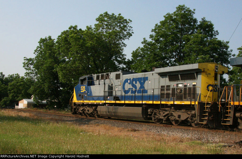 CSX 526 leads train Q776 southbound